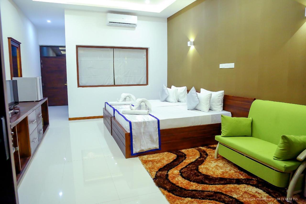 Saru Blue Sapphire Hotel Godakewela Exterior foto